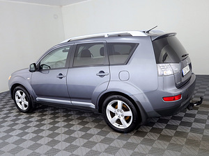 Mitsubishi Outlander Comfort 4x4 2.0 DI-D 103kW (4 foto / 8)