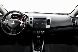 Mitsubishi Outlander Comfort 4x4 2.0 DI-D 103kW (5 foto / 8)