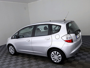 Honda Jazz Elegance 1.3 73kW (4 фото из 8)