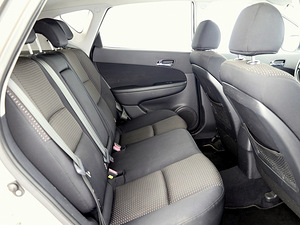 Hyundai i30 Elegance 1.6 90kW (7 foto / 7)