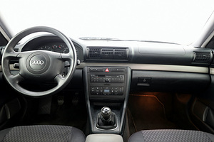Audi A4 Comfortline Facelift 1.6 74kW (5 foto / 7)