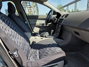 Volvo S40 Comfort ATM 2.4 103kW (5 foto / 6)