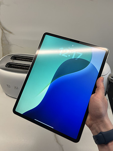 Apple iPad Pro 12.9” (4. gen) 128 GB + Cellular (1 foto / 3)