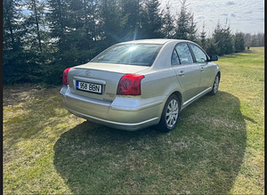 Toyota Avensis 2.0 108kW (2 foto / 10)