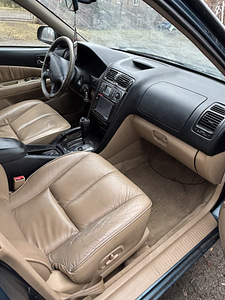 Mitsubishi Galant (4 foto / 10)