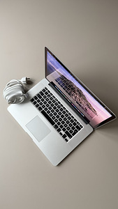 MacBook Pro 15´´, i7, 500GB SSD, 16GB RAM, Retina (2014) (2 foto / 10)