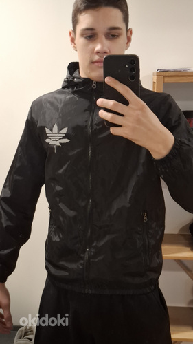 Чёрная ветровка с капюшоном / стиль Adidas / лёгкая