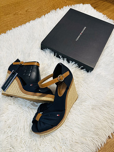 Туфли Tommy Hilfiger, Новые (2 фото из 2)