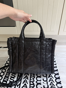 Marc Jacobs The Shiny Crinkle Medium Tote Bag (4 foto / 8)