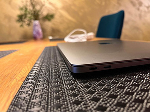 Apple Macbook Air 2020 M1 256GB (3 foto / 10)
