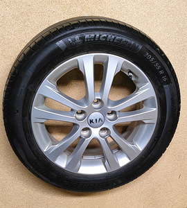 Оригинальные диски Kia R16 (4 фото из 6)