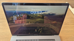 MacBook Pro 15" (2018) (7 фото из 10)