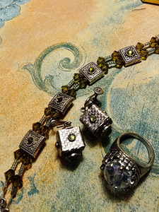 KORUSETTI JADEN VIHREÄT KRISTALLI LASIHELMILLÄ (2 valokuva sivusta 3)