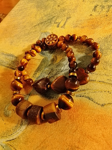 TIIKERIN SILMÄ SORMUS JA RANNEKORU (1 valokuva sivusta 4)