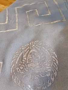 HOPEAN VÄRINEN KAULALIINA VERSACE KUVIOILLA (2 valokuva sivusta 5)