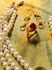 HELMI KORUJA (2 valokuva sivusta 4)