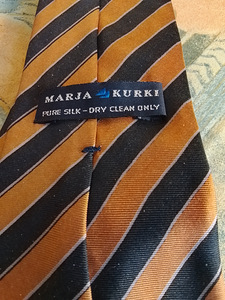 MARJA KURKI SILKI SOLMIO (2 valokuva sivusta 4)