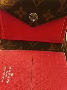 LOUIS VUITTON LOMPAKKO OMASSA LAATIKOSSA (7 valokuva sivusta 7)