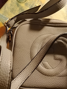 GUCCI HOPEAN VÄRINEN OLKALAUKKU (1 valokuva sivusta 4)