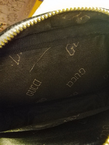 GUCCI HOPEAN VÄRINEN OLKALAUKKU (3 valokuva sivusta 4)