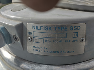 Производственный пылесос NILFISK 1400W (3 фото из 3)