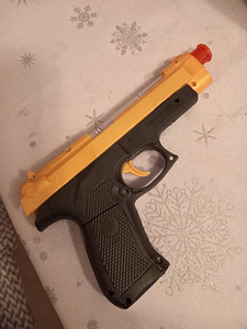 Игрушечный пистолет издавающий звуки (2 фото из 2)