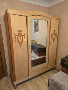 Antiikne riidekapp (1 foto / 3)