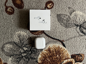 Apple AirPods 4 оригинал (ANC) (2 фото из 3)