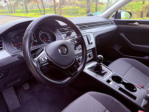 Volkswagen Passat BlueMotion 1.6 R4 TDI 88Kw (10 foto / 12)