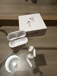 AirPods 4 (3 фото из 3)
