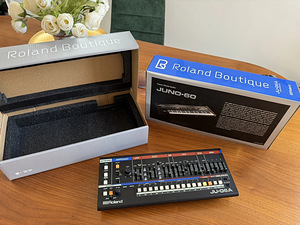Roland JU-06A (1 фото из 5)