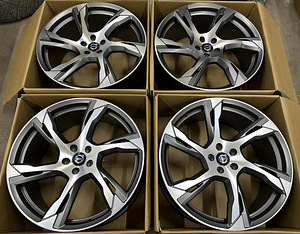 R21 Volvo 21 x 9 Aukude diam. (PCD) 5 x 108 Keskaugu diam. 67,1 mm Offset 45 (1 foto / 1)