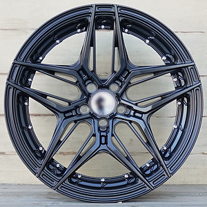 R18 AMZ FC6001 Mat black 18x8 5x100 (1 foto / 1)