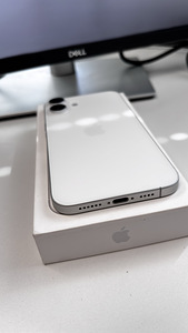 iPhone 16 Plus (128GB) Белый (3 фото из 10)
