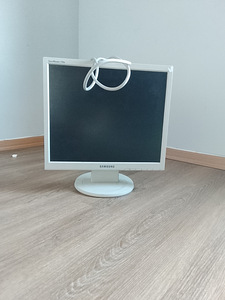 Samsung monitor (3 foto / 3)