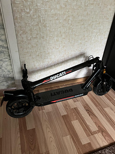 Электросамокат Ducati . (5 фото из 7)