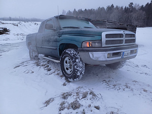 Dodge ram 1500 4x4 (2 foto / 8)