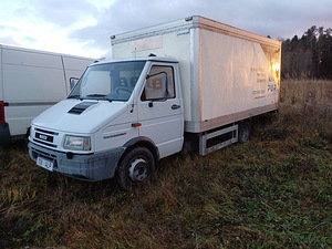Iveco фургон (2 фото из 5)