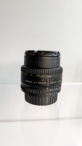 Nikon D80 koos AF Nikkor 50mm f/1.8D objektiiv (3 foto / 3)