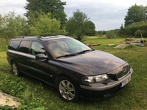 VOLVO V70 2.4 D5 Manuaal 120kw (6 foto / 8)
