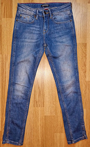 Tommy Hilfiger teksad, s. 152 (1 foto / 4)