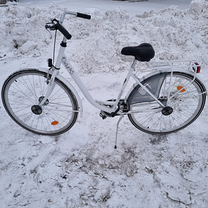 Korra vaid sõidetud...väga ilus valge ratas (1 foto / 3)