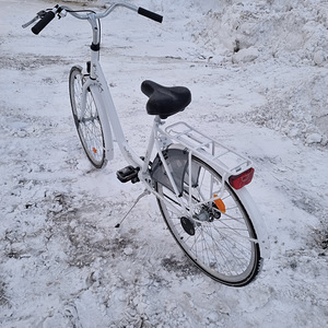 Korra vaid sõidetud...väga ilus valge ratas (3 foto / 3)