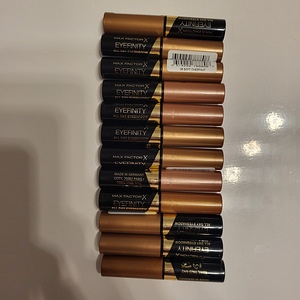 Vedel lauvärv Max Factor Eyefinity All Day 2 ml vedelad lauvärvid (2 foto / 2)