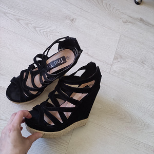 Босоножки 37-38 (2 фото из 2)