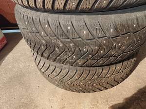 Korralikud naastrehvid YOKOHAMA 235/60 R18 (3 foto / 6)