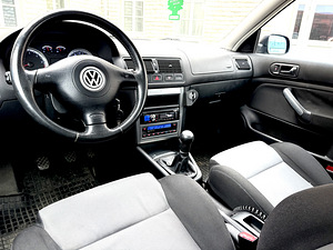 Volkswagen Golf (7 foto / 15)