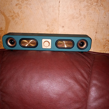 Kõlar 2+2 Bass ja kõrged koos raadioga. 2× 5w. USB