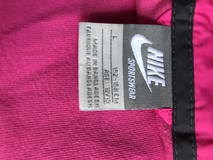 Толстовка Nike 152-158см, внутри хлопковая подкладка. (2 фото из 5)