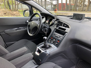 Peugeot 5008 1.6 HDI (9 foto / 12)